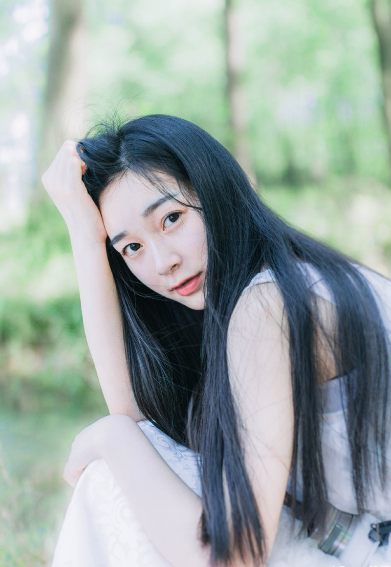 “也对。”庞统点点头：“既然刘将军执意强辩，统也不与你争论，就当你所言是对的，那就说说下一个话题，两国交锋，不斩来使，庞某此来，一路拜关而入，依足了礼数，如今还未开口，刘将军却直接将我拿下，难道这蜀中之地，与我中原大地待客之道有所不同？”